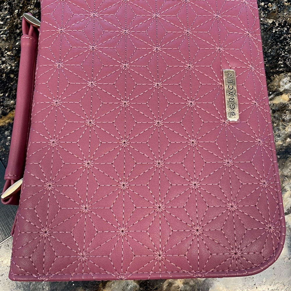 Grace Design Quilted Pink Bible Cover- NWT